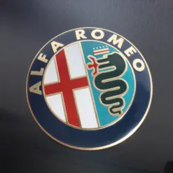 1x Alfa Romeo Plakette 74mm Emblem Schriftzug LOGO selbstklebend in ALU 7,4cm für viele Modelle
