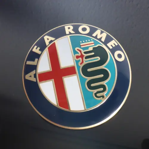 1x Alfa Romeo Plakette 74mm Emblem Schriftzug LOGO selbstklebend in ALU 7,4cm für viele Modelle