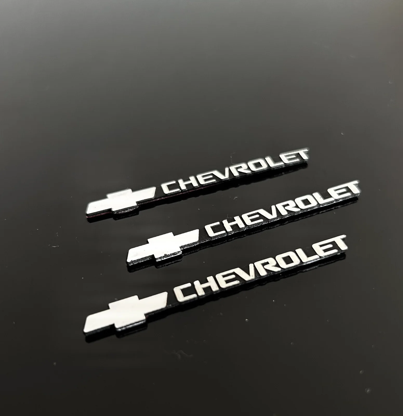 1x CHEVROLET 3D Aluschild 55x8mm Lenkrad Spiegel Aufkleber SPEAKER Logo Emblem – Bild 2