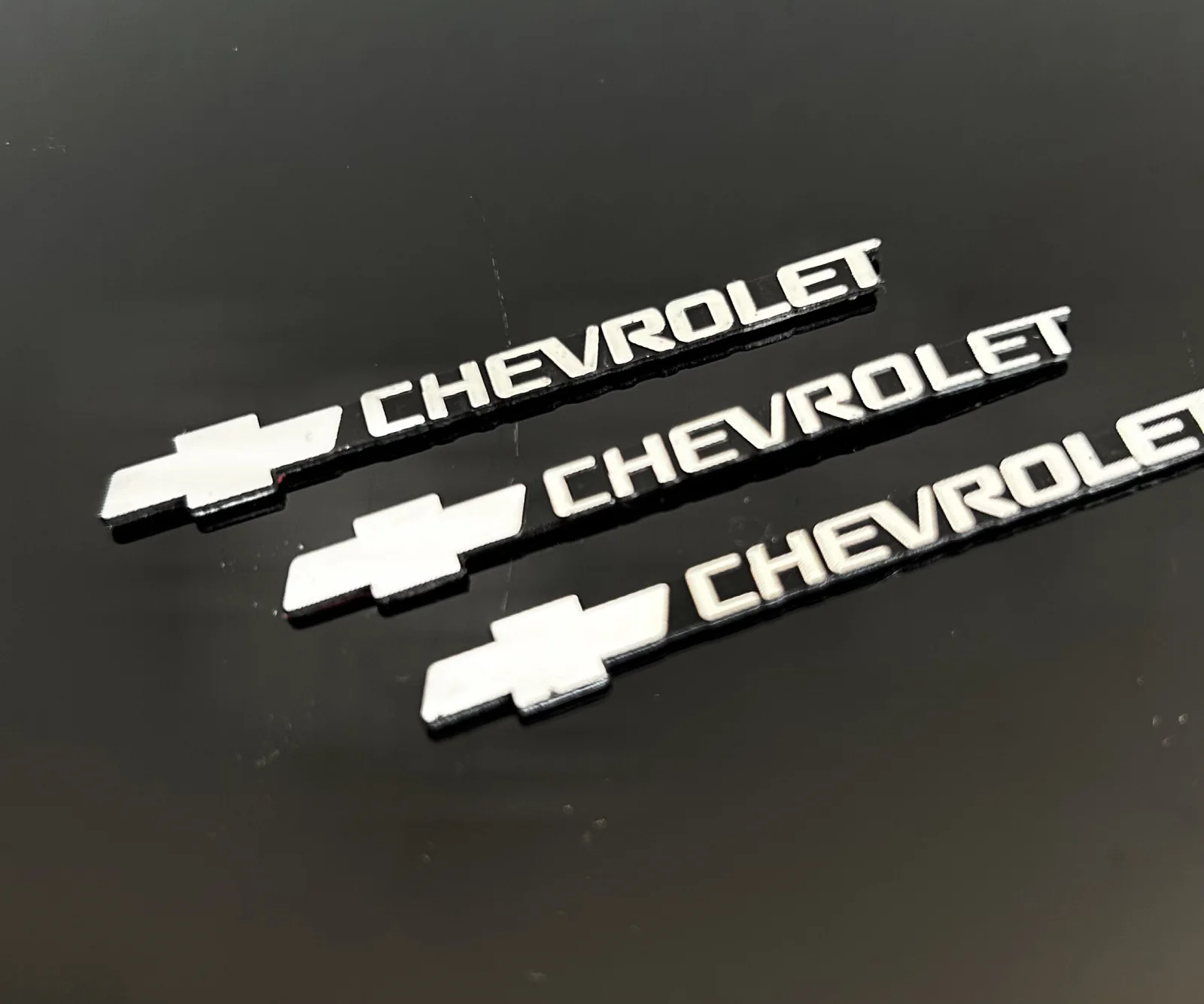 1x CHEVROLET 3D Aluschild 55x8mm Lenkrad Spiegel Aufkleber SPEAKER Logo Emblem