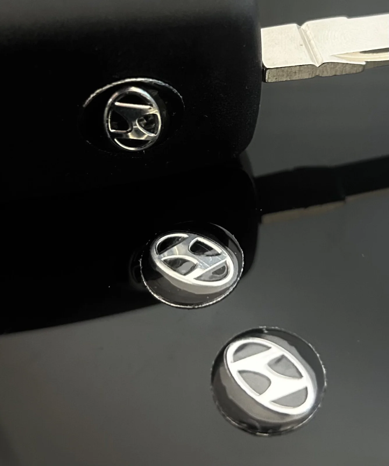 1x Hyundai Schlüssel 14mm Aufkleber ALU Schlüssellogo Emblem Schriftzug LOGO – Bild 2