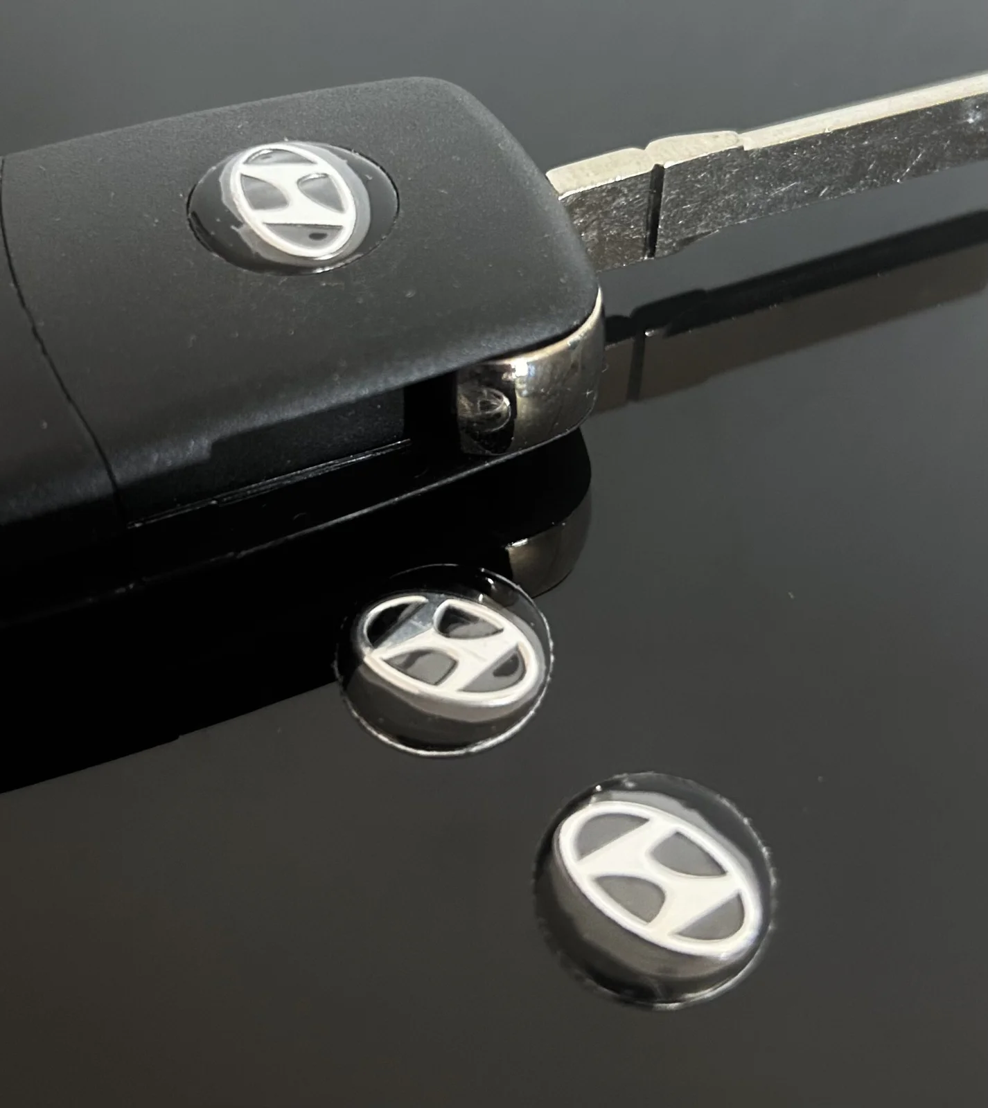1x Hyundai Schlüssel 14mm Aufkleber ALU Schlüssellogo Emblem Schriftzug LOGO – Bild 3