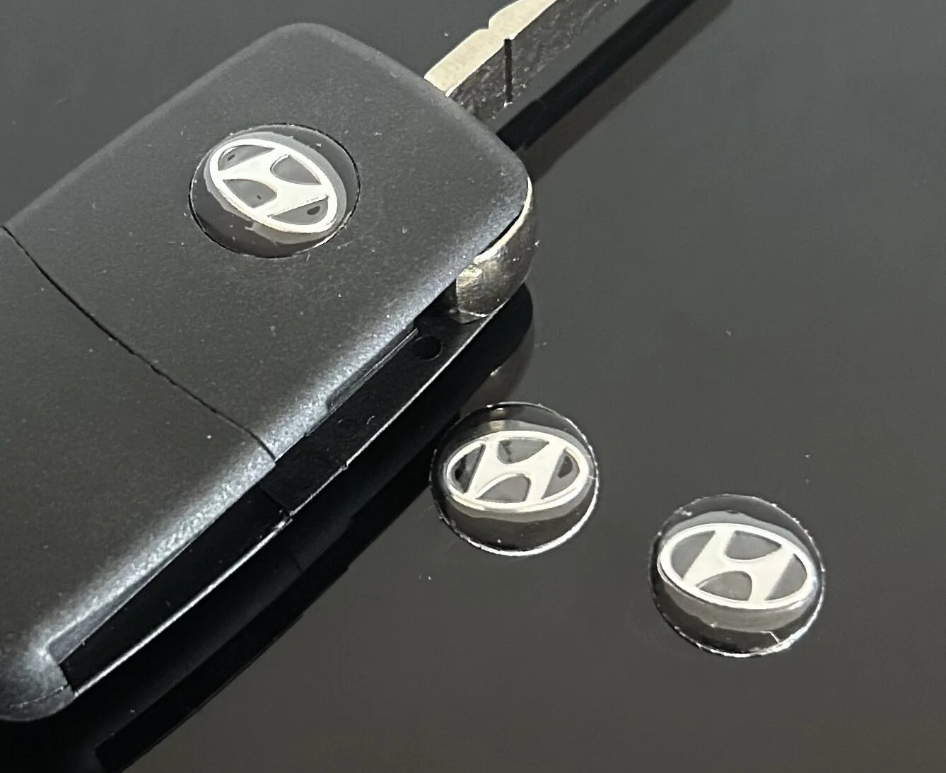 1x Hyundai Schlüssel 14mm Aufkleber ALU Schlüssellogo Emblem Schriftzug LOGO
