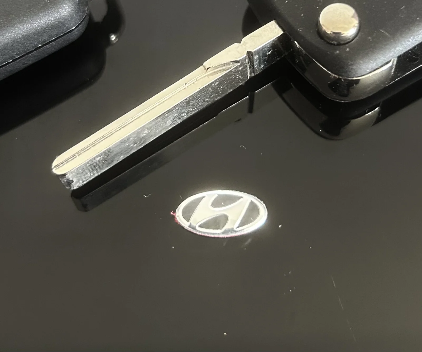 1x Hyundai Schlüssel OVAL 15mm Aufkleber ALU Schlüssellogo Emblem Schriftzug LOGO – Bild 3