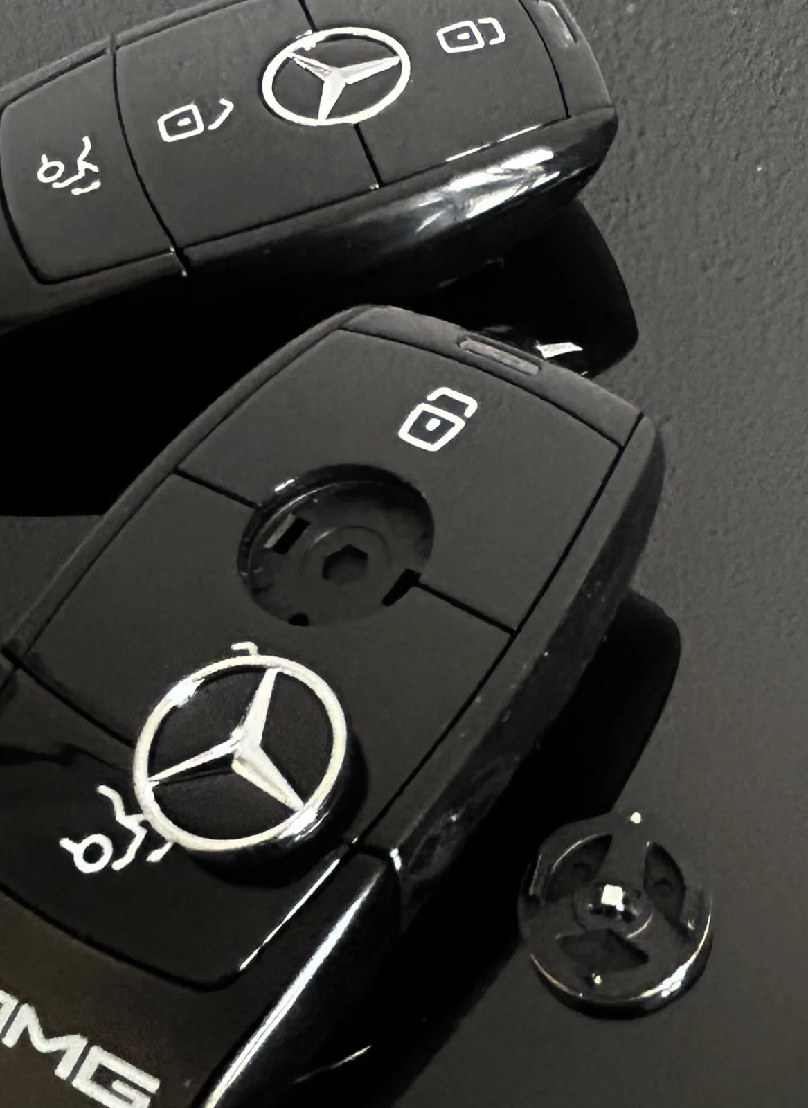 1x MERCEDES Schlüsselemblem für Gehäuse wie abgebildet glänzend schwarz Schlüssellogo Emblem Schriftzug LOGO original Stern – Bild 2