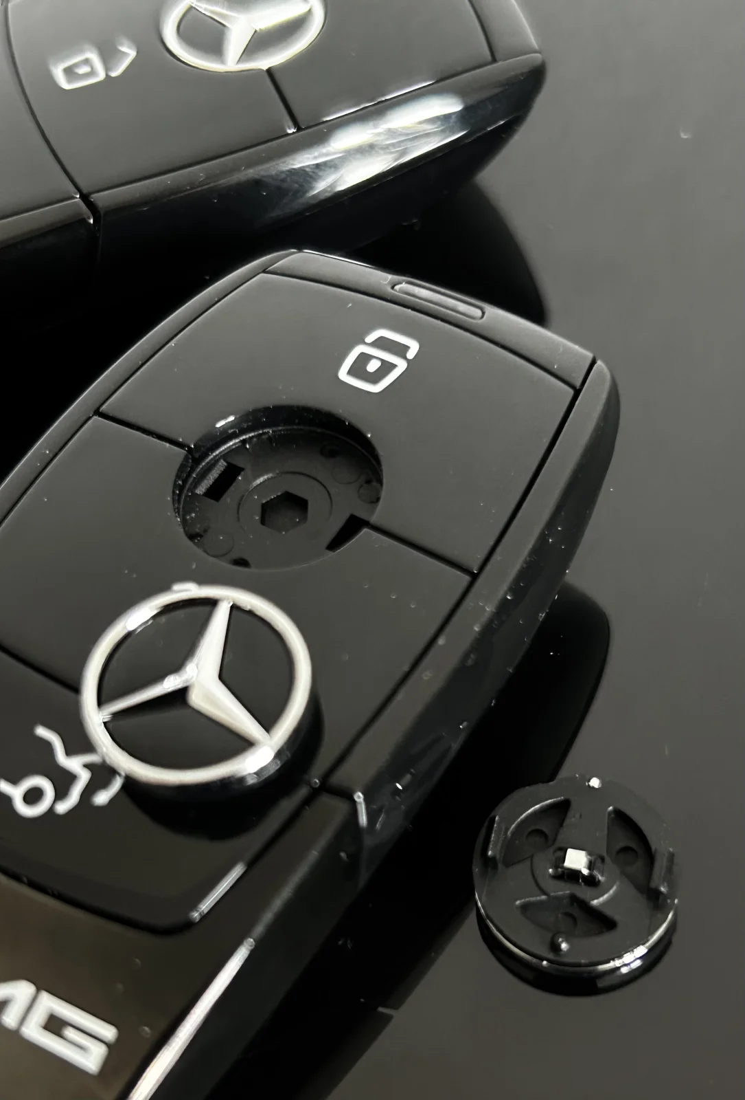 1x MERCEDES Schlüsselemblem für Gehäuse wie abgebildet glänzend schwarz Schlüssellogo Emblem Schriftzug LOGO original Stern – Bild 3