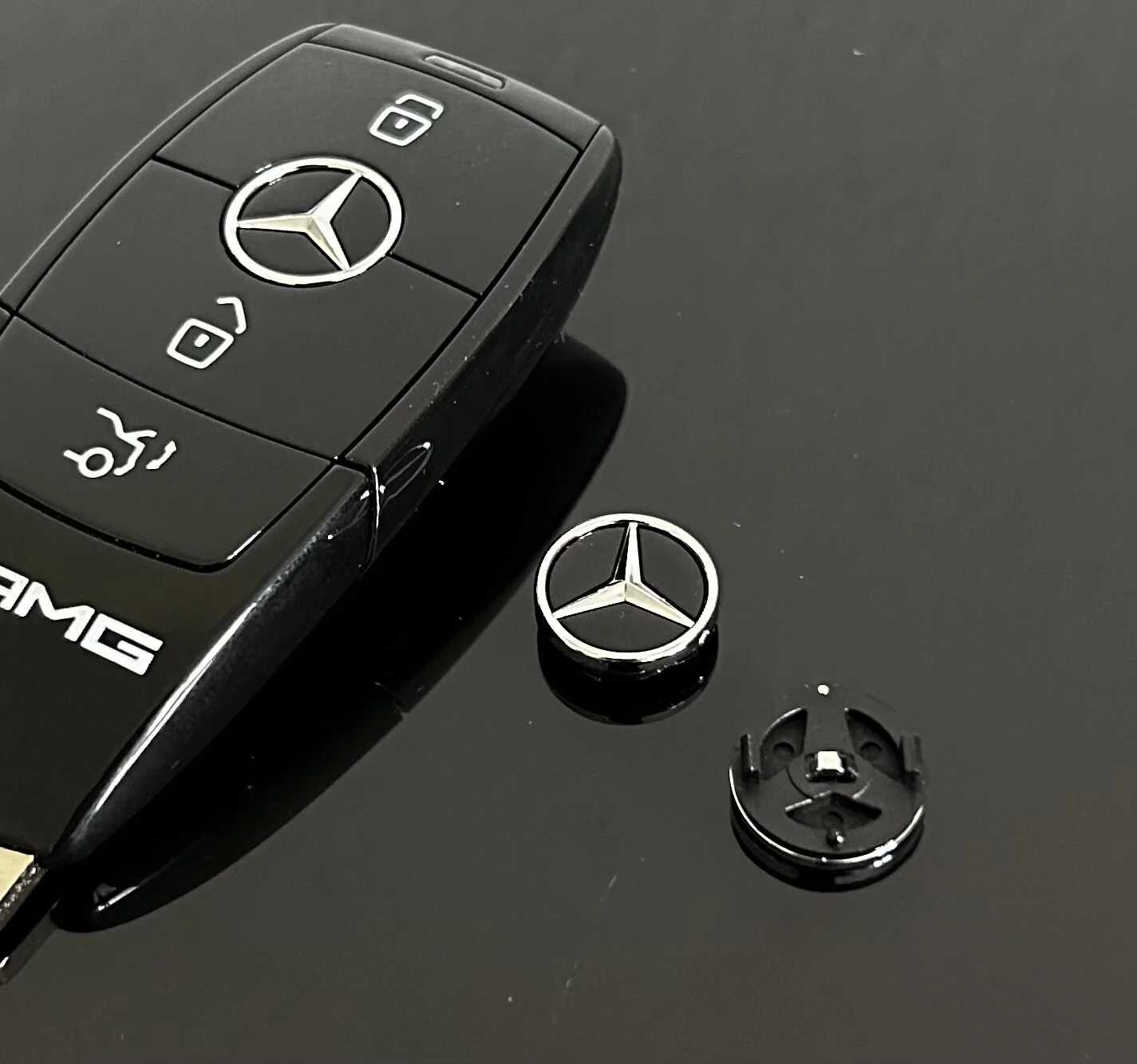 1x MERCEDES Schlüsselemblem für Gehäuse wie abgebildet glänzend schwarz Schlüssellogo Emblem Schriftzug LOGO original Stern