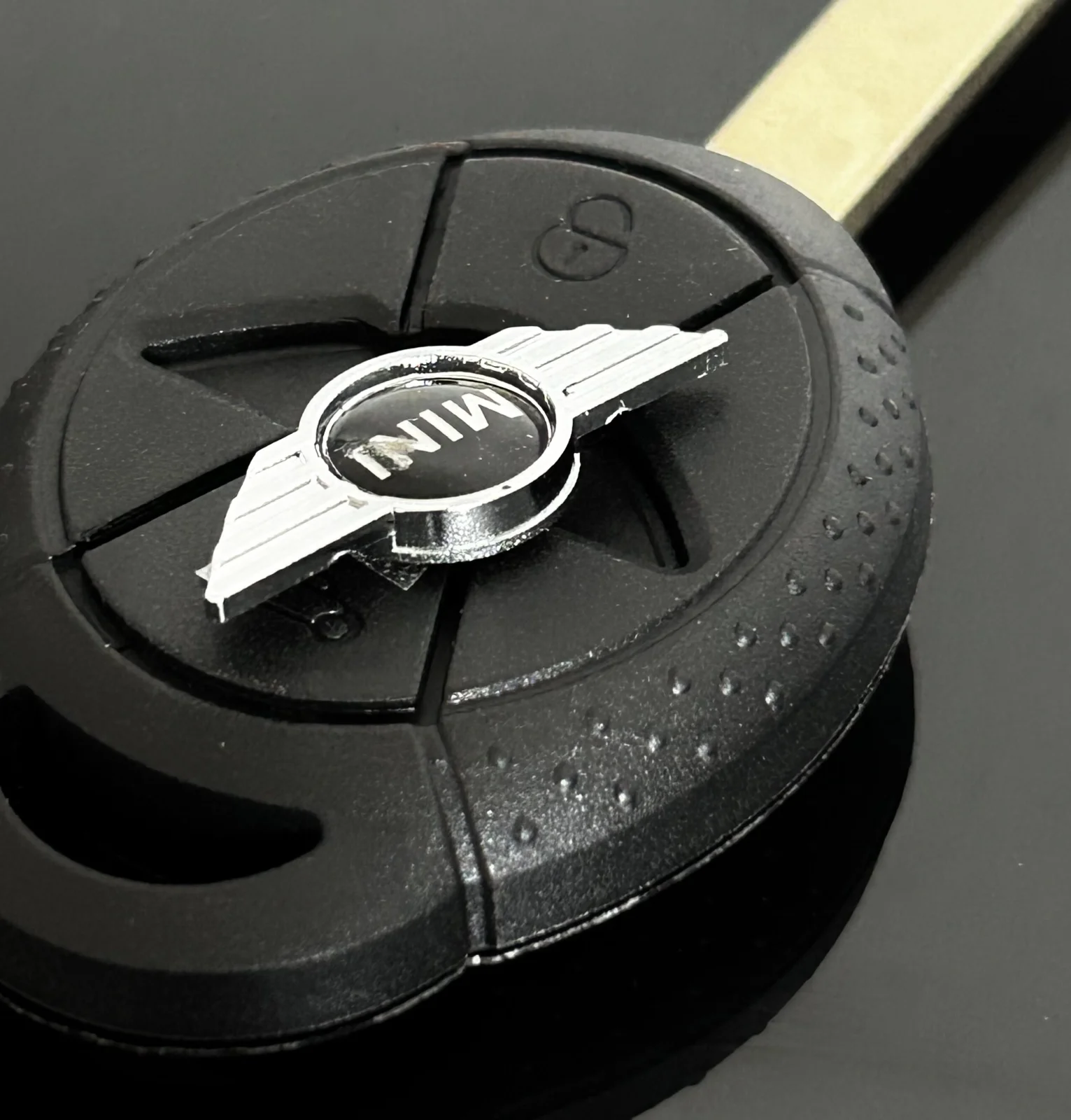 1x MINI Aufkleber 2 teilig Schlüssellogo Emblem Schriftzug Logo für Schlüssel ALU – Bild 3