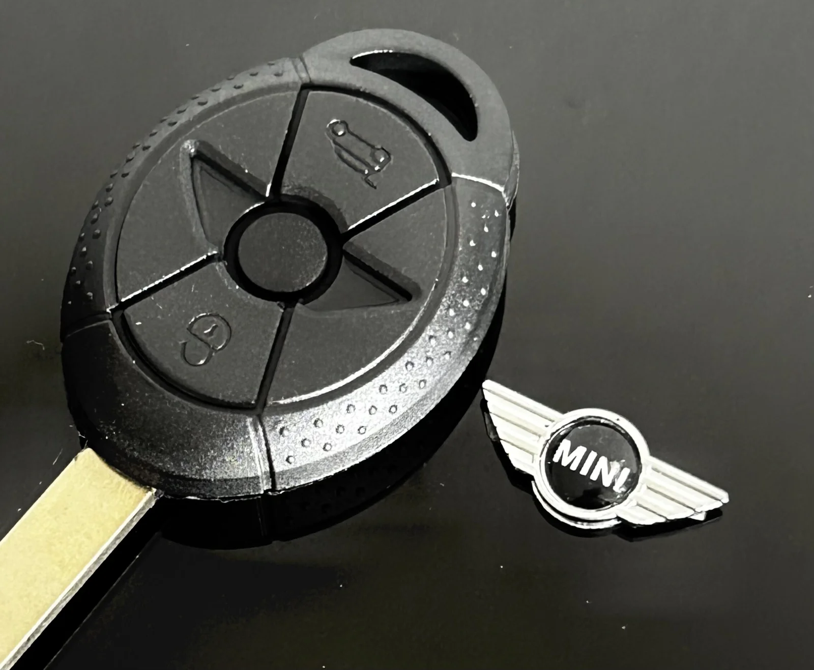 1x MINI Aufkleber 2 teilig Schlüssellogo Emblem Schriftzug Logo für Schlüssel ALU – Bild 6