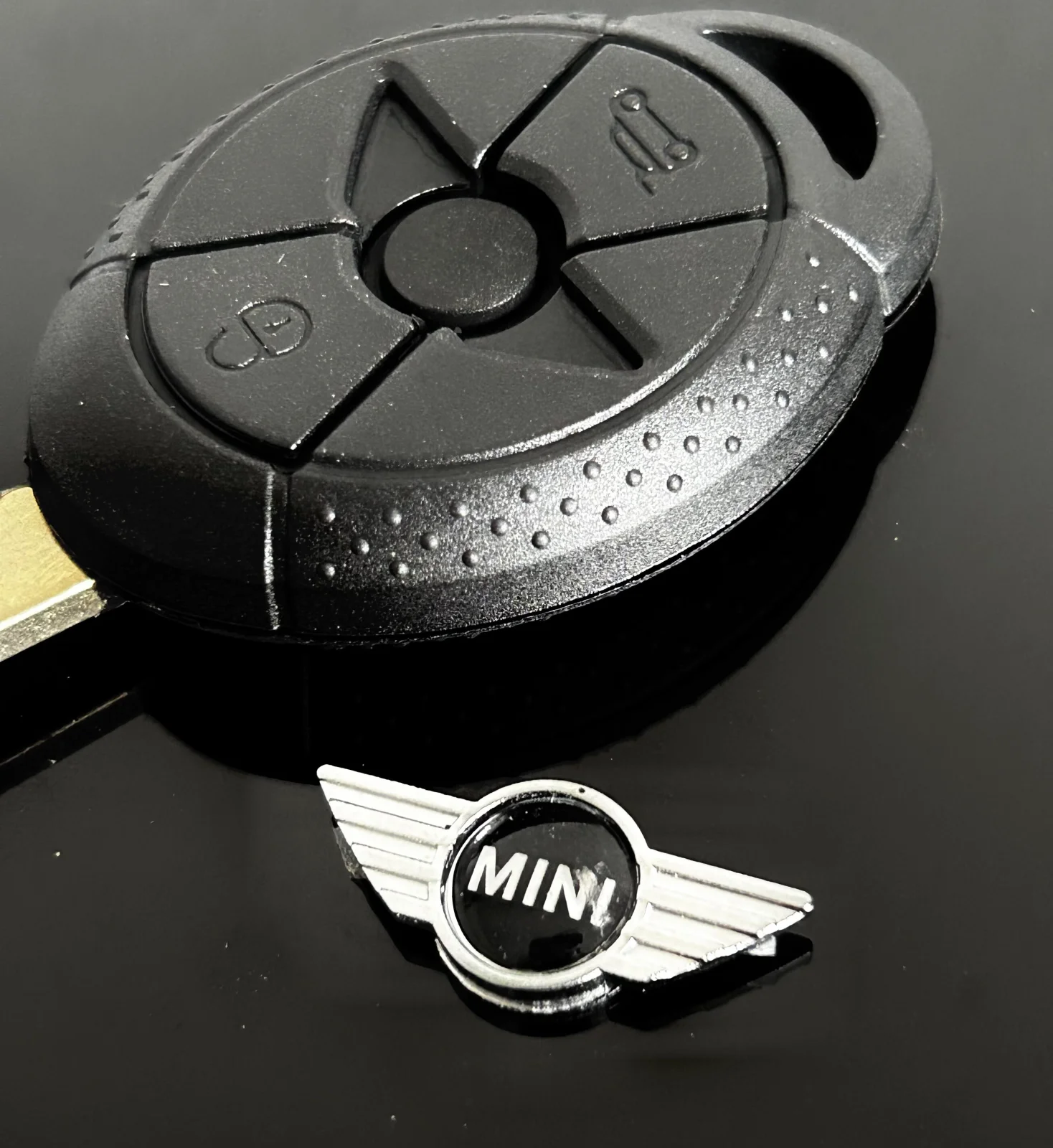 1x MINI Aufkleber 2 teilig Schlüssellogo Emblem Schriftzug Logo für Schlüssel ALU