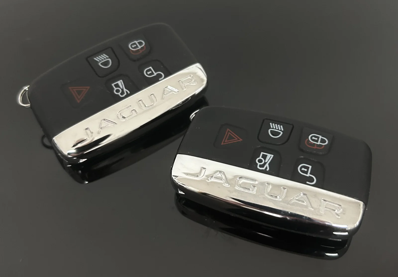 1x NEU JAGUAR Schlüsselgehäuse 4 Tasten Metall Kunststoff schwarz mit Logo Emblem Autoschlüssel Fernbedienung