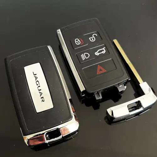 1x NEU JAGUAR Schlüsselgehäuse EDITION 4 Tasten Metall Kunststoff schwarz mit Logo Emblem