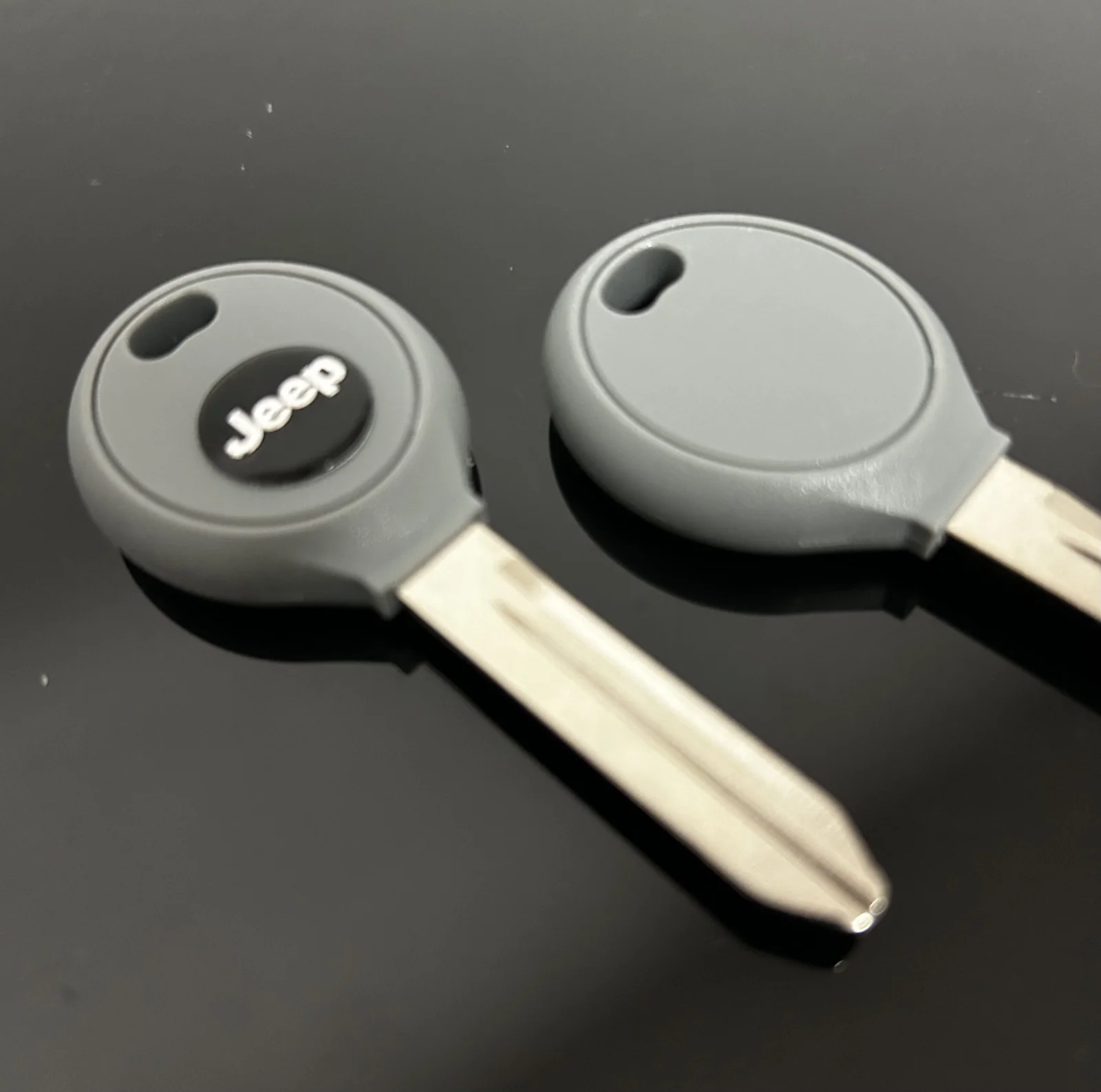 1x NEU Jeep Chrysler Dodge Schlüsselgehäuse GRAU mit Logo Emblem Ersatzschlüssel Autoschlüssel – Bild 3