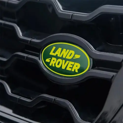 1x neu LAND ROVER Emblem + Trägerplatte 9 x 4,9cm grün/gold Emblem Schriftzug Logo Heck Grill LR053190 DAH100680 LR088950 – Bild 3
