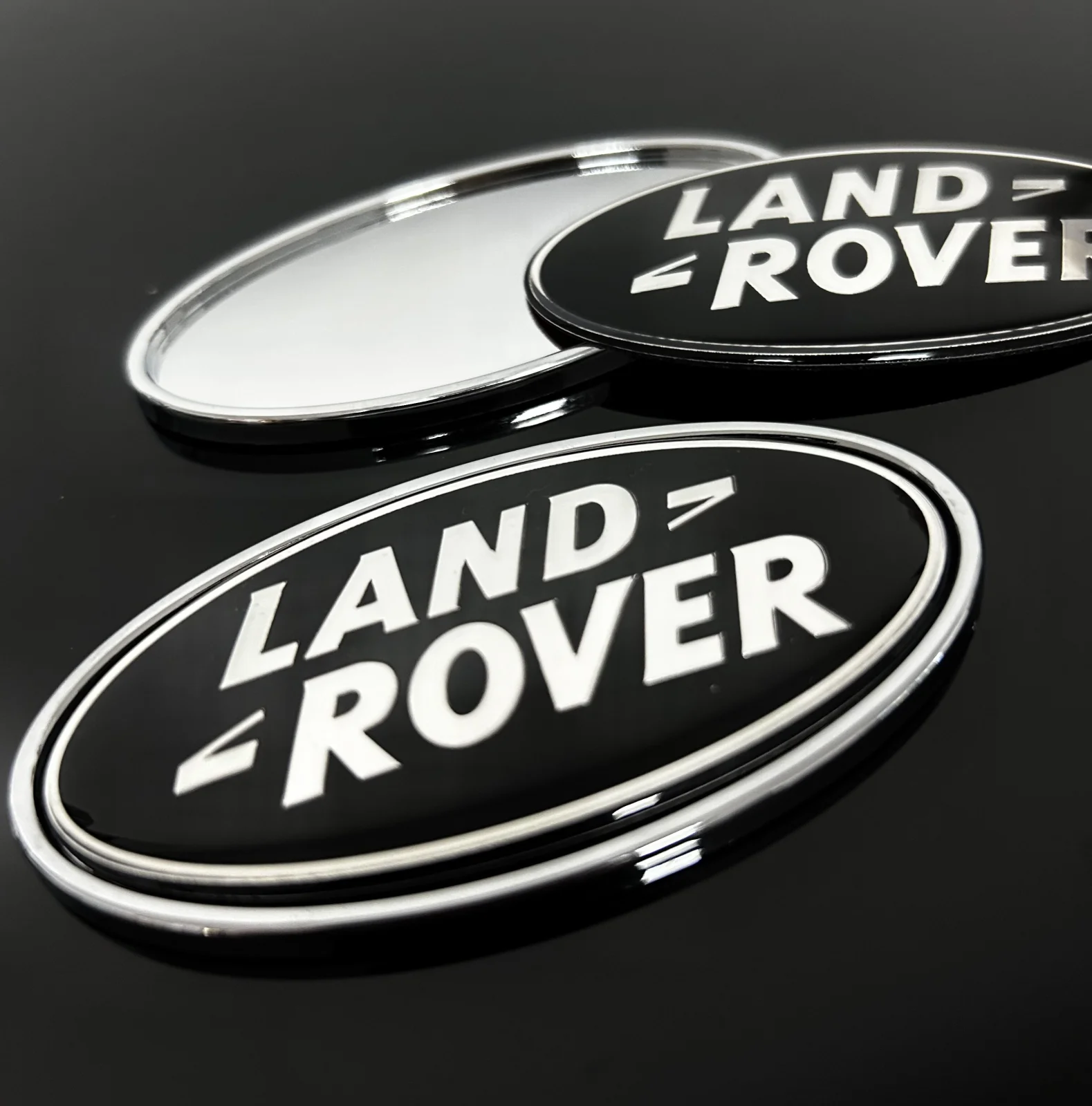 1x neu LAND ROVER Emblem + Trägerplatte 9 x 4,9cm schwarz/silber Emblem Schriftzug Logo Heck Grill LR053190 DAH100680 LR088950 – Bild 2
