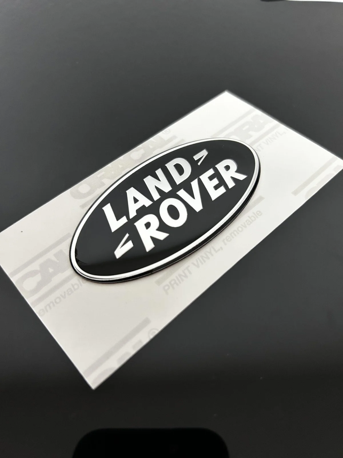 1x neu LAND ROVER Emblem + Trägerplatte 9 x 4,9cm schwarz/silber Emblem Schriftzug Logo Heck Grill LR053190 DAH100680 LR088950 – Bild 5