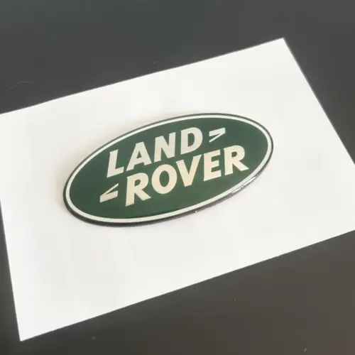 1x neu LAND ROVER Grill Emblem 8,6 x 4,3cm grün/silber Emblem Schriftzug Logo LR053190