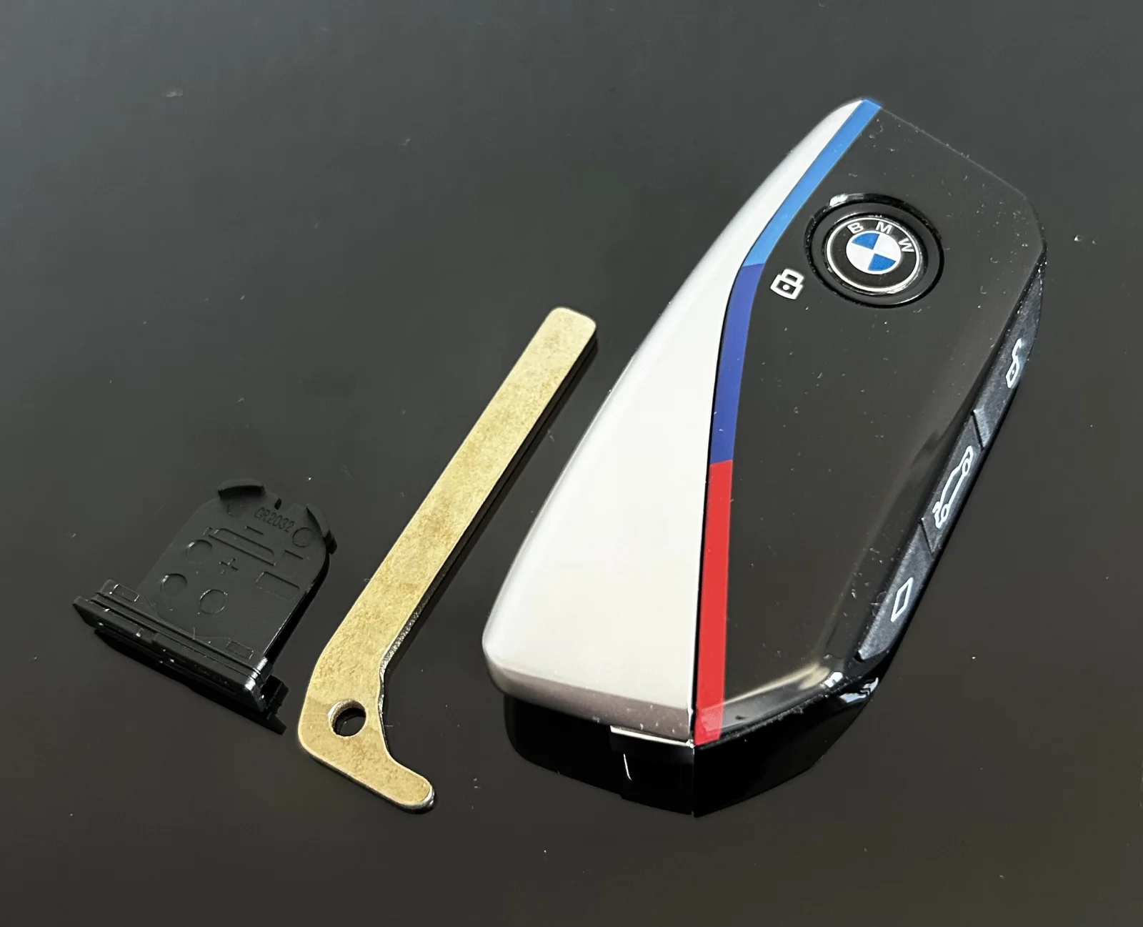 1x NEU Schlüssel Gehäuse 4 Tasten mit EMBLEM für BMW X7 G07 LCI iX i20 X1 U11 7er G70 G09 XM U06 G81 M3 Smart Key CERAMIC – Bild 3