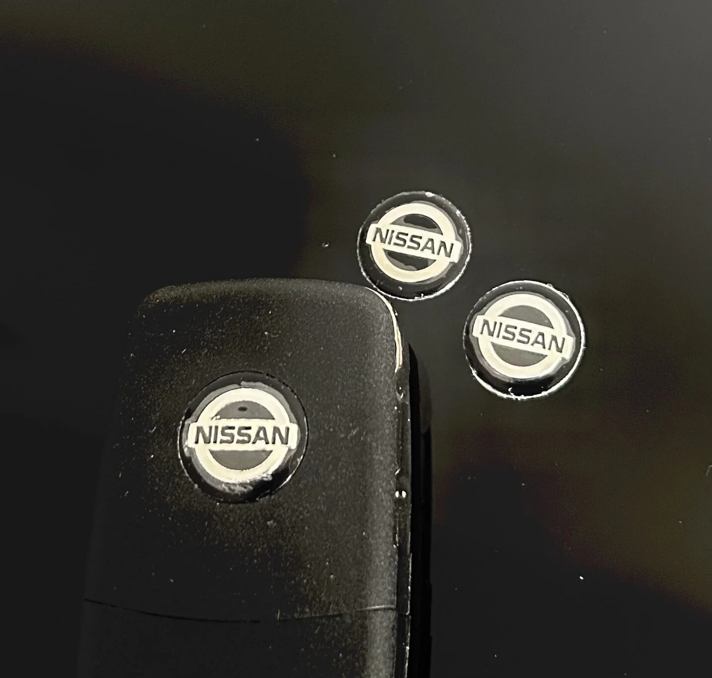 1x NISSAN Schlüssel 14mm Aufkleber ALU Schlüssellogo Emblem Schriftzug LOGO