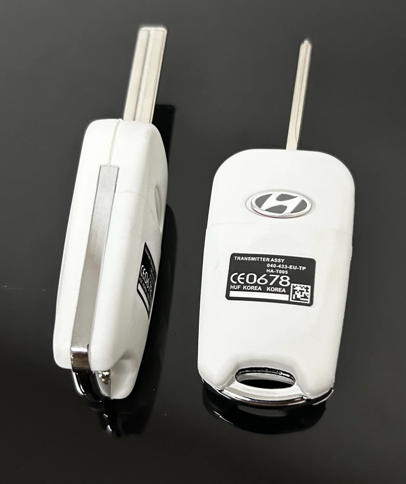 1x ORIGINAL Hyundai Schlüsselgehäuse WEIß + Emblem Funk Fernbedienung Autoschlüssel iX35 i30 i20 i30 i35 iX20 iX35 – Bild 8