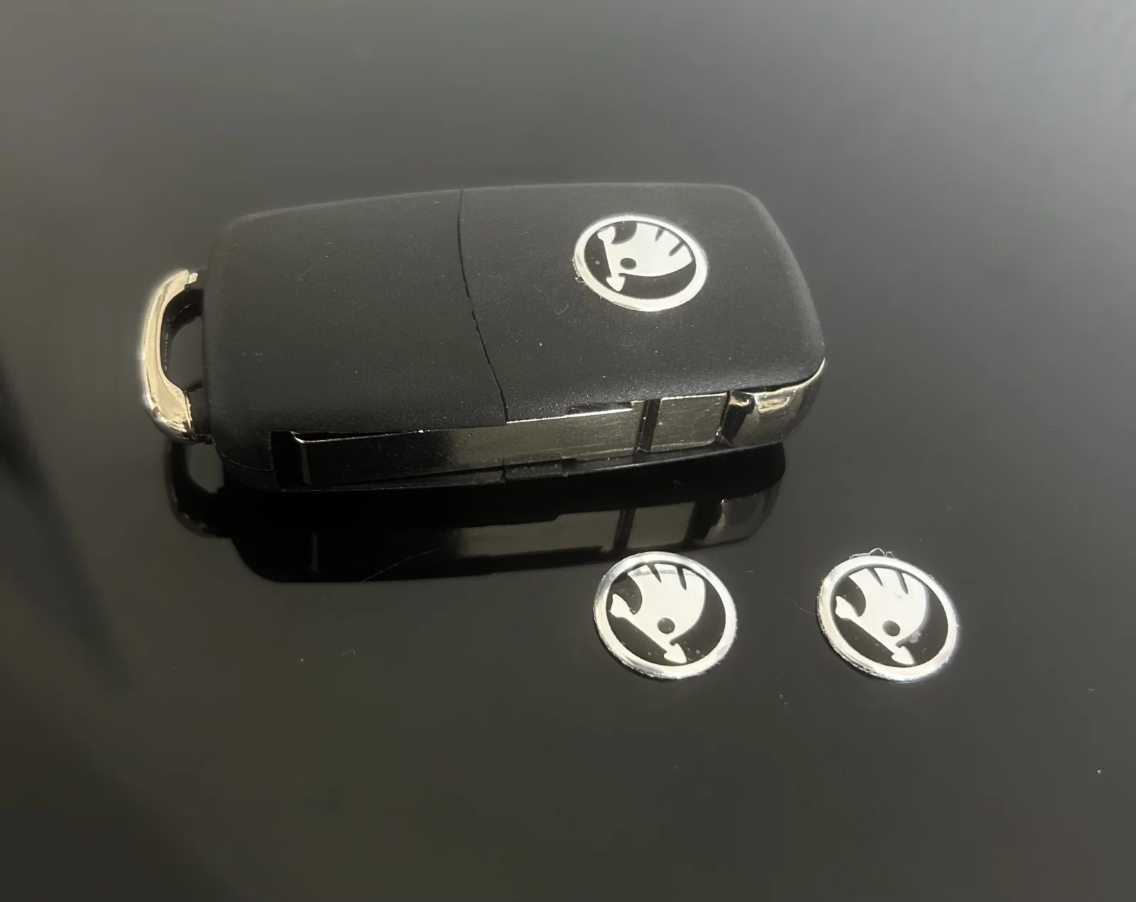 1x SKODA new Schlüssel 14mm Aufkleber ALU Schlüssellogo Emblem Schriftzug LOGO – Bild 3