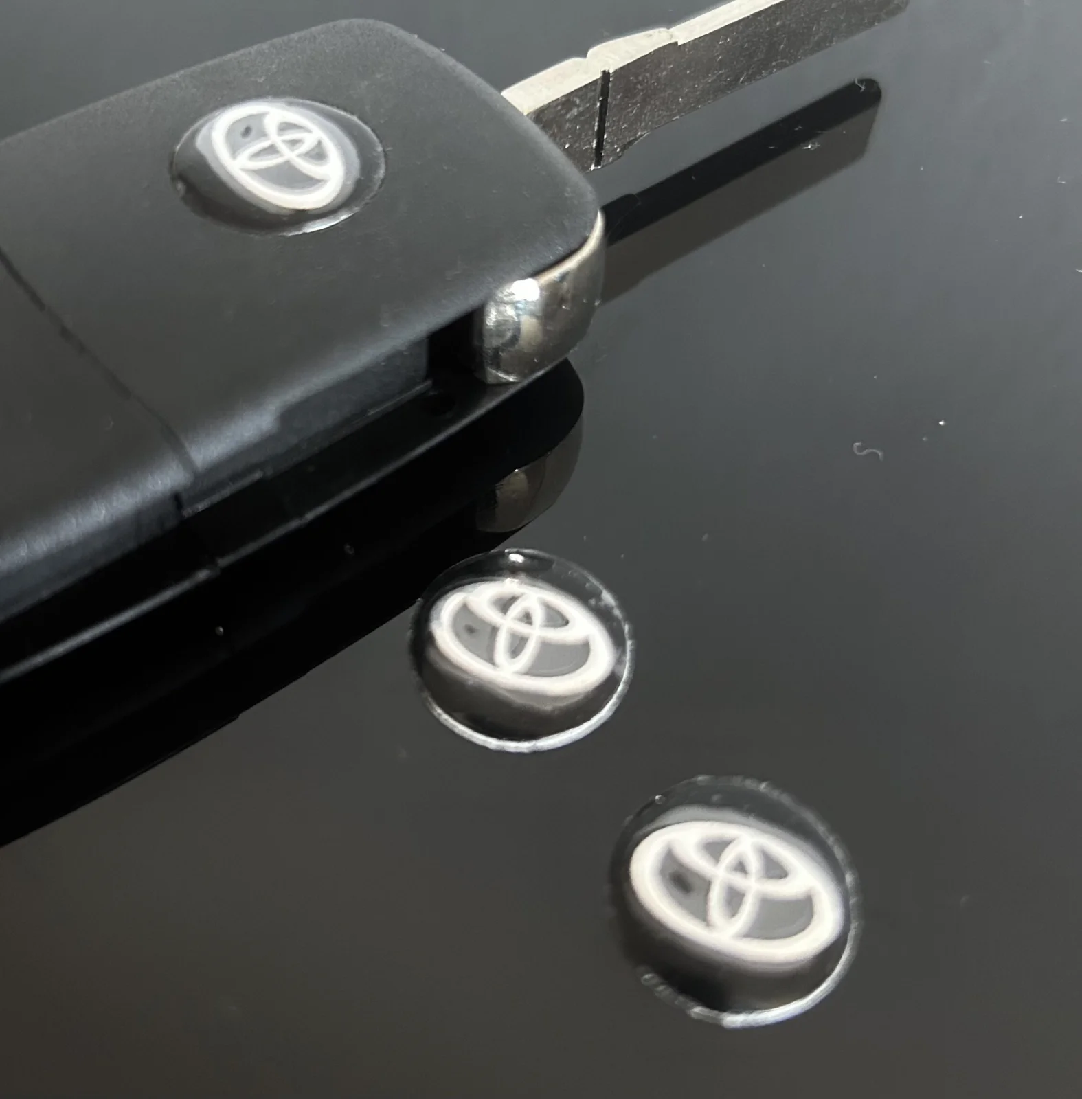 1x TOYOTA Schlüssel 14mm Aufkleber ALU Schlüssellogo Emblem Schriftzug LOGO – Bild 3