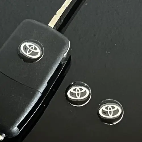 1x TOYOTA Schlüssel 14mm Aufkleber ALU Schlüssellogo Emblem Schriftzug LOGO