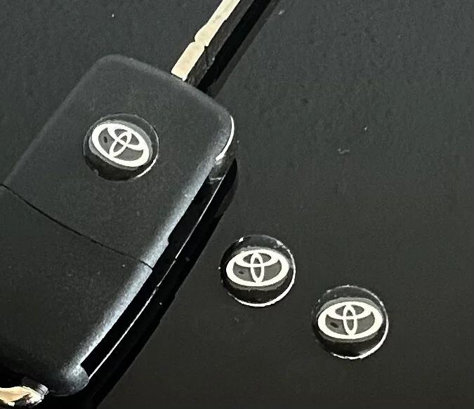 1x TOYOTA Schlüssel 14mm Aufkleber ALU Schlüssellogo Emblem Schriftzug LOGO