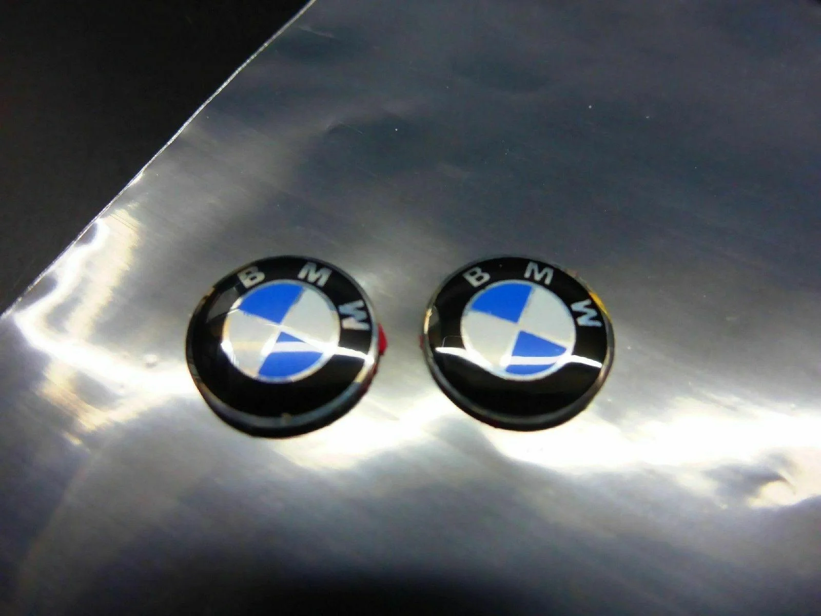 2 für BMW Aufkleber 3D 11mm Schlüssellogo Emblem Schriftzug selbstklebend 1er 3 5 6 7 und weiteren Modellen auch X