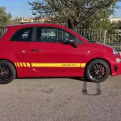 2x für Abarth 500 Emblem Schild Aufkleber ROT Schriftzug Logo Seitenstreifen 595 – Bild 8