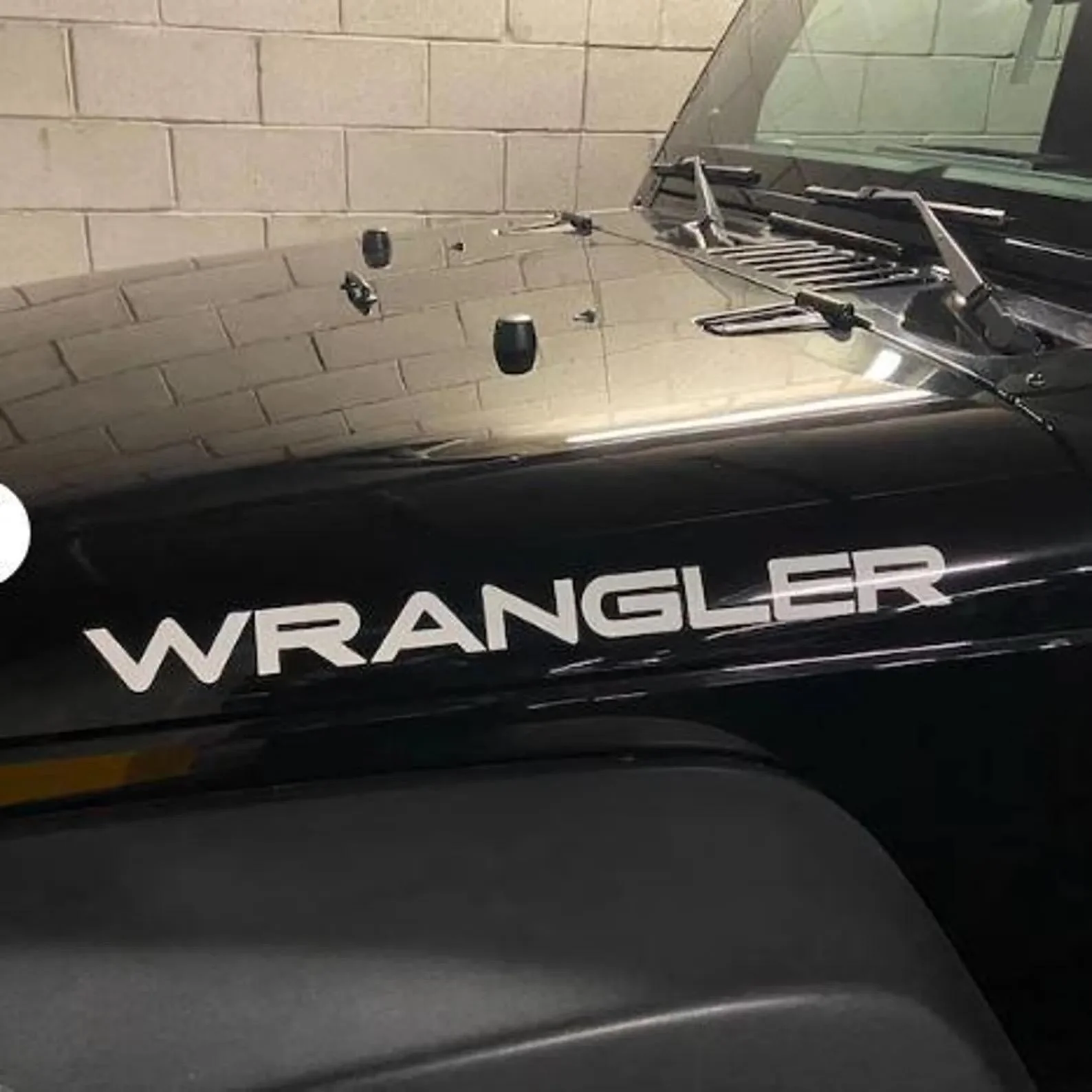 2x GRAU für Jeep WRANGLER Emblem Schild Aufkleber Motorhaube Streifen Grau glänzend