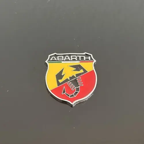 Alternative view of 2x NEU Abarth Fiat 500 Metall 3cm Emblem Logo Schriftzug Patch Schild