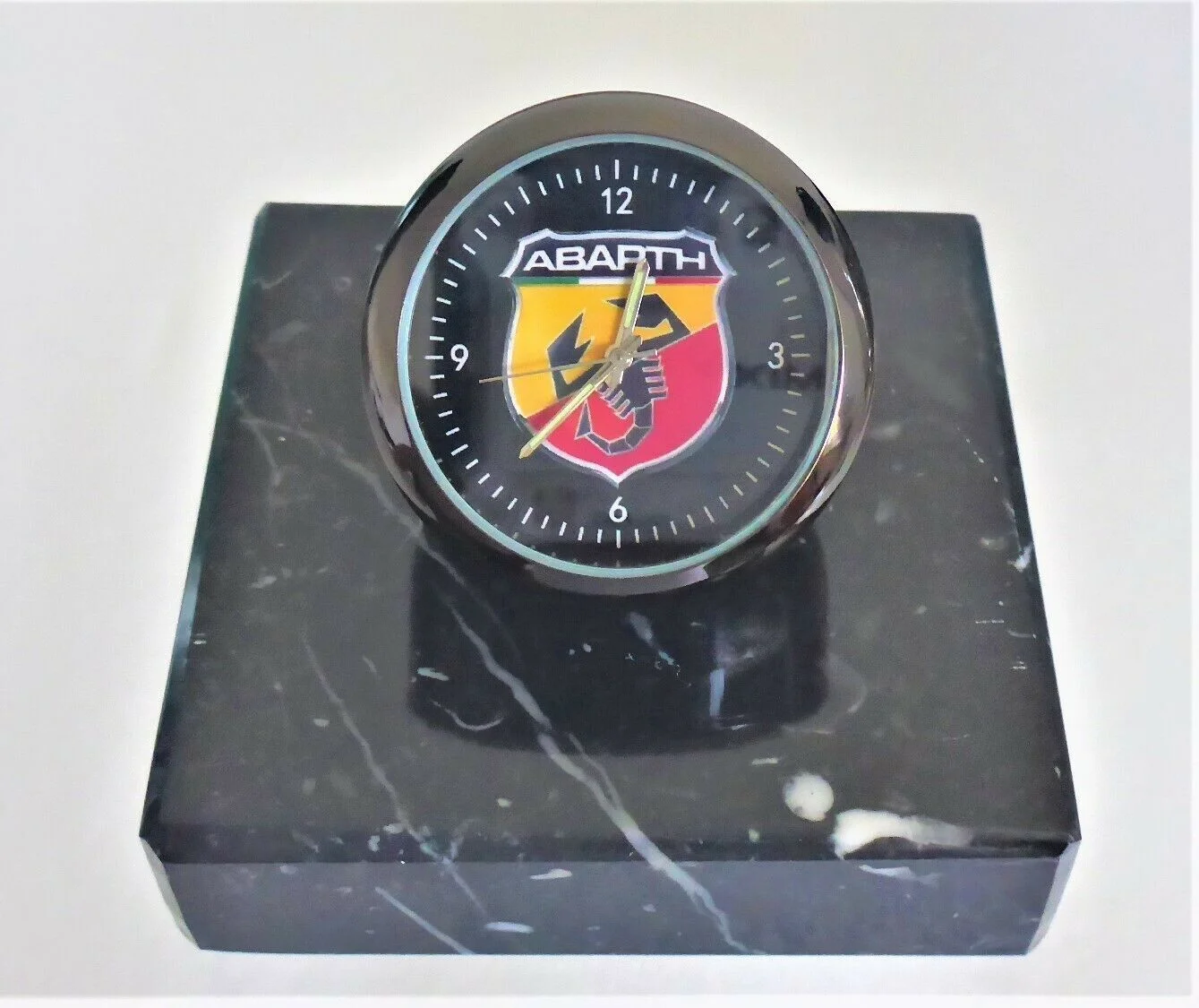 ABARTH Tischuhr Briefbeschwerer MARMORSOCKEL Auto Uhr NEU Logo Emblem Aufsteller