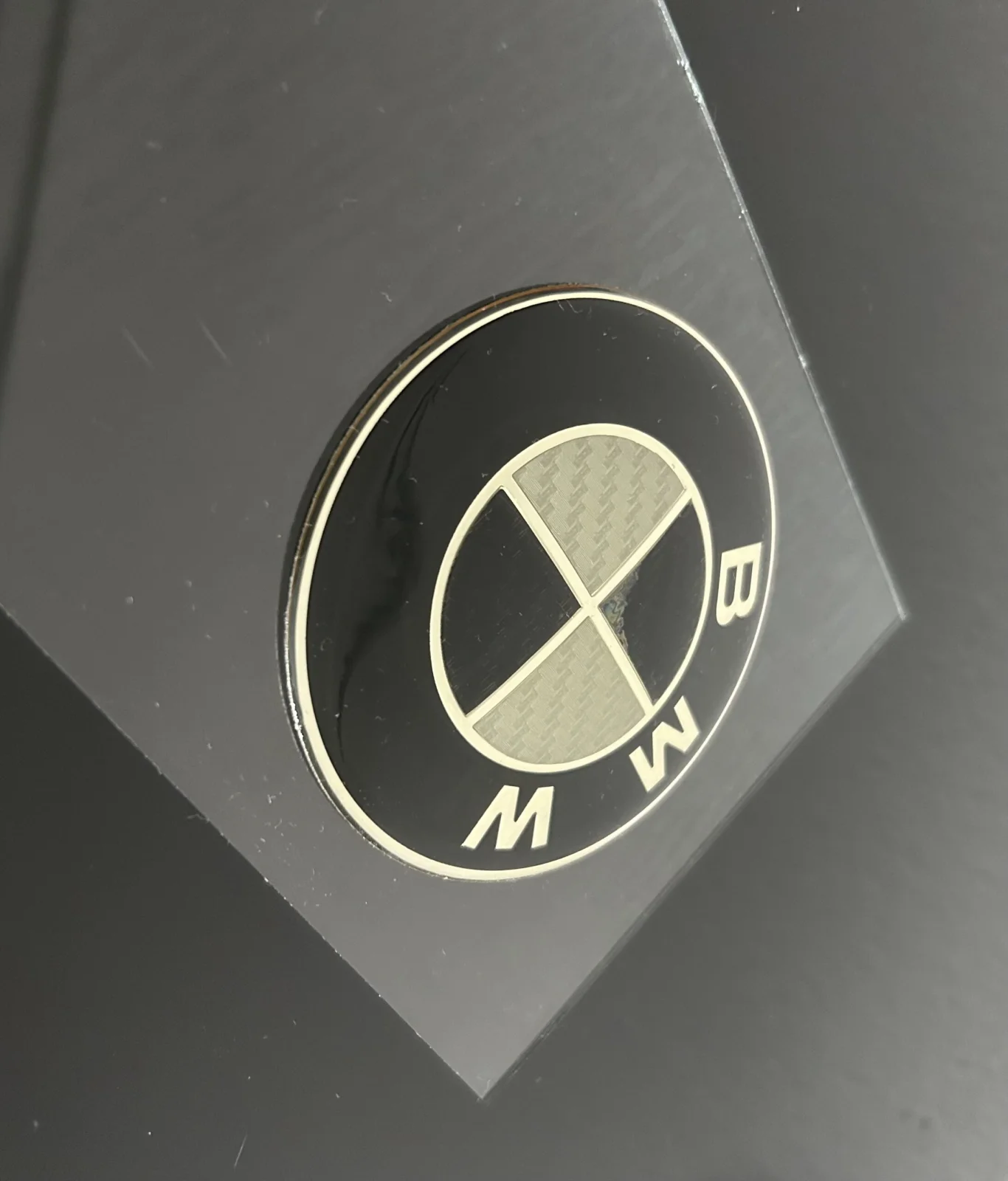 BMW CARBON GLASSCHILD Aufsteller Logo Schild Emblem Schriftzug Plakette – Bild 3