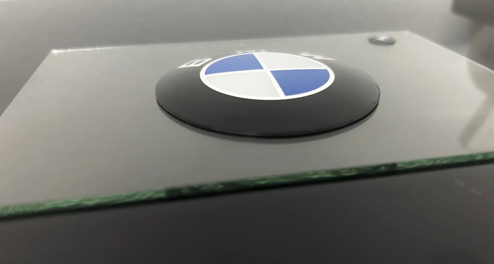 BMW Rarität GLASSCHILD Aufsteller Logo Schild Emblem Schriftzug Plakette – Bild 2