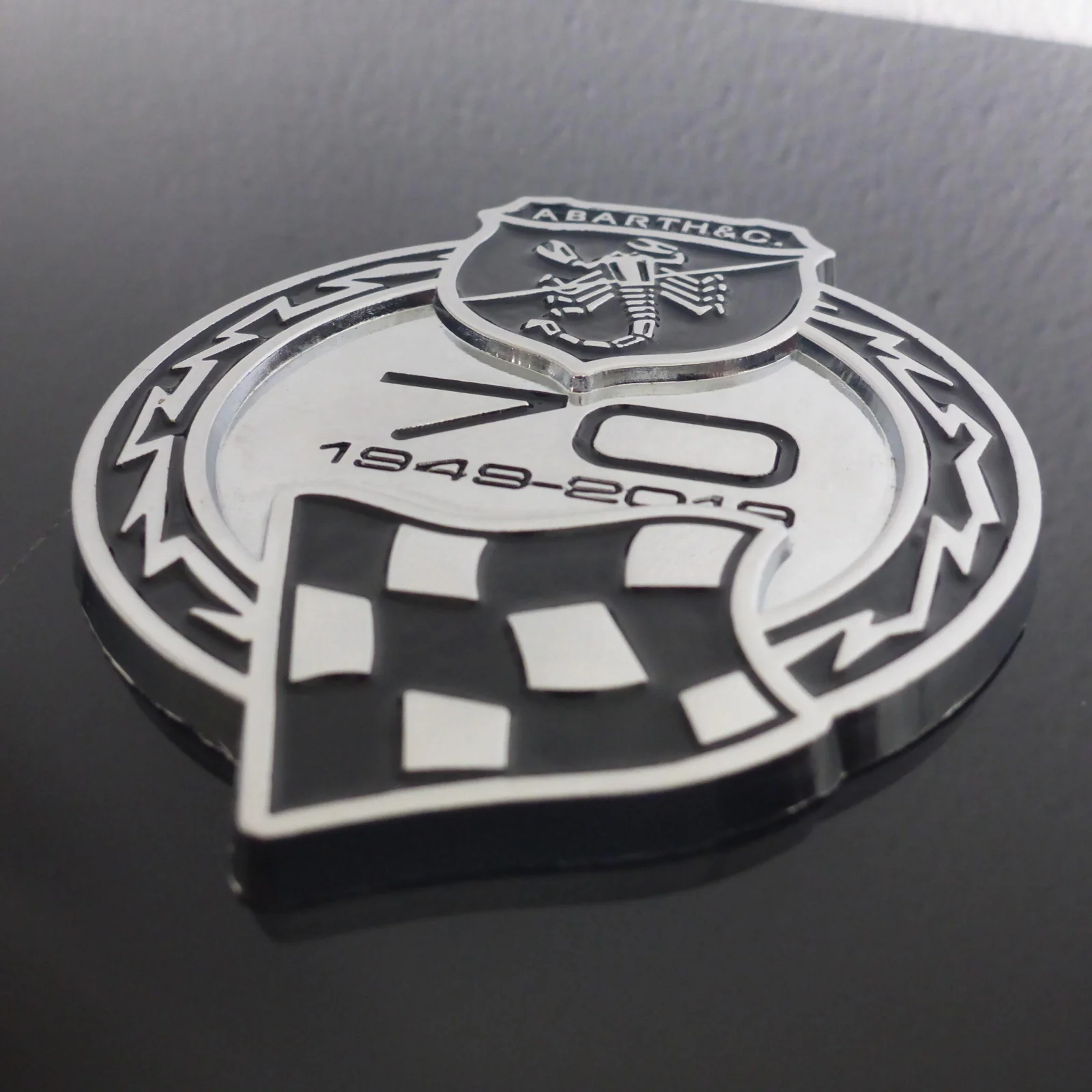Fiat Abarth 595 70th Anniversary Competition Silver Emblem Logo 9cm Metall – Bild 2