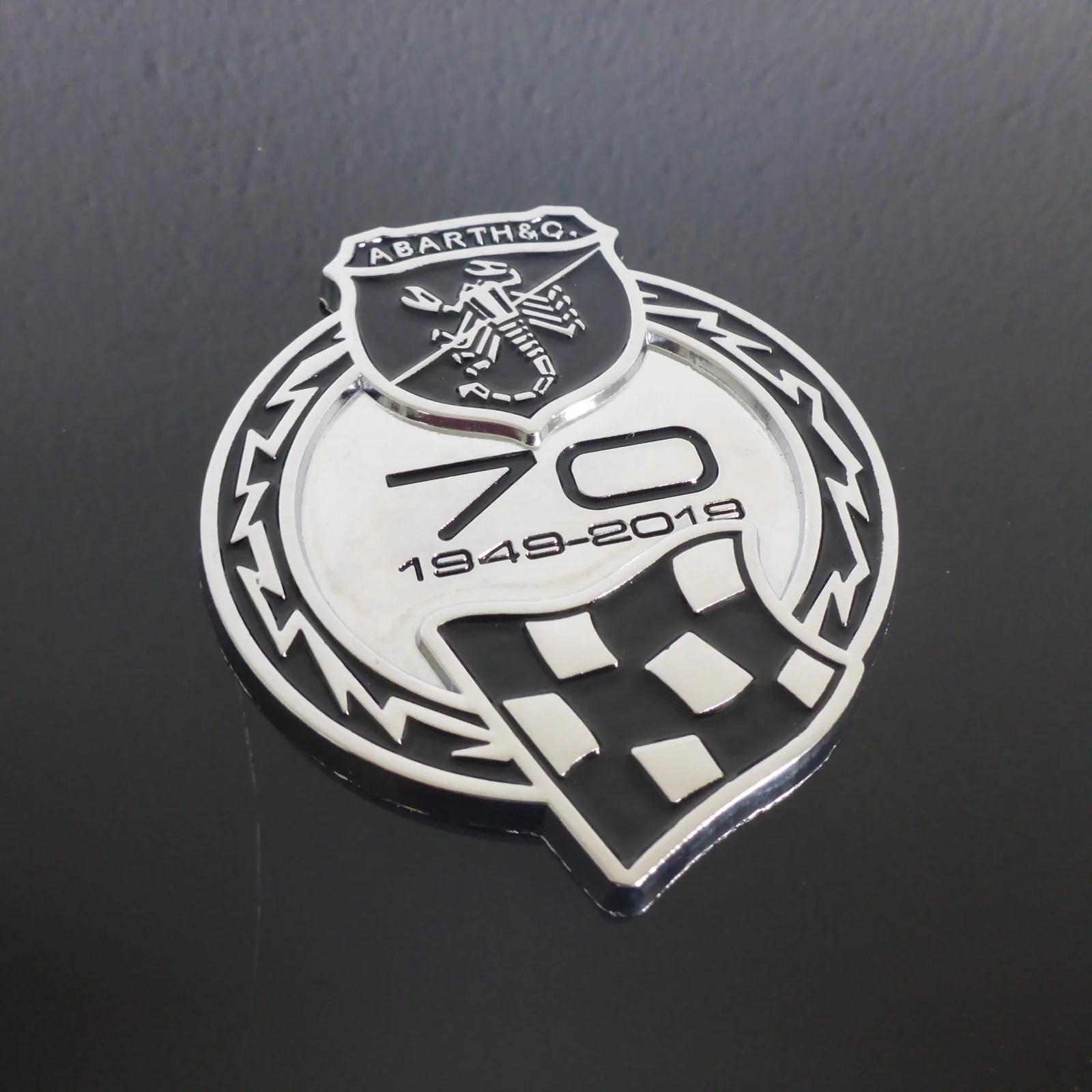 Fiat Abarth 595 70th Anniversary Competition Silver Emblem Logo 9cm Metall – Bild 4
