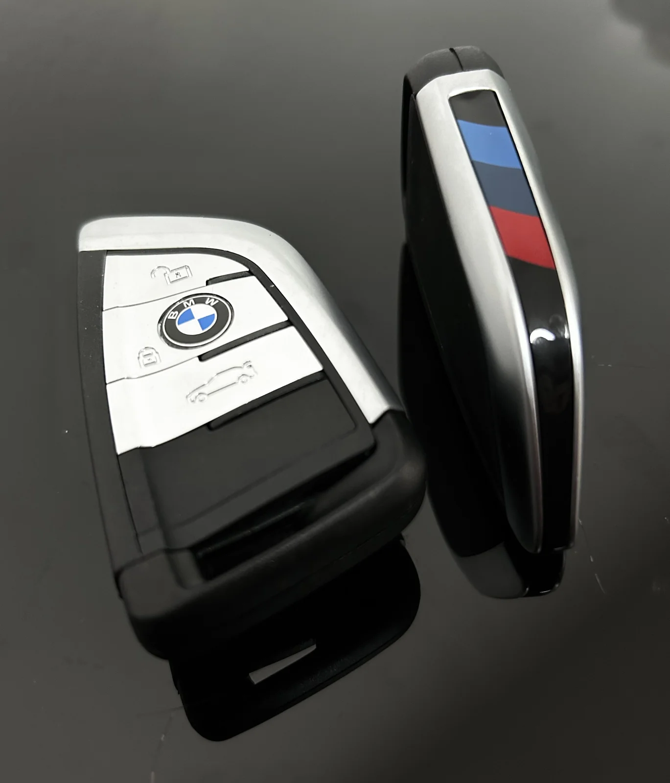 NEU 1x Schlüssel Gehäuse 3 Tasten schwarz/silber mit EMBLEM für BMW 3 5 6 8 X3 X4 X5 X7 G21 G20 G31 G30