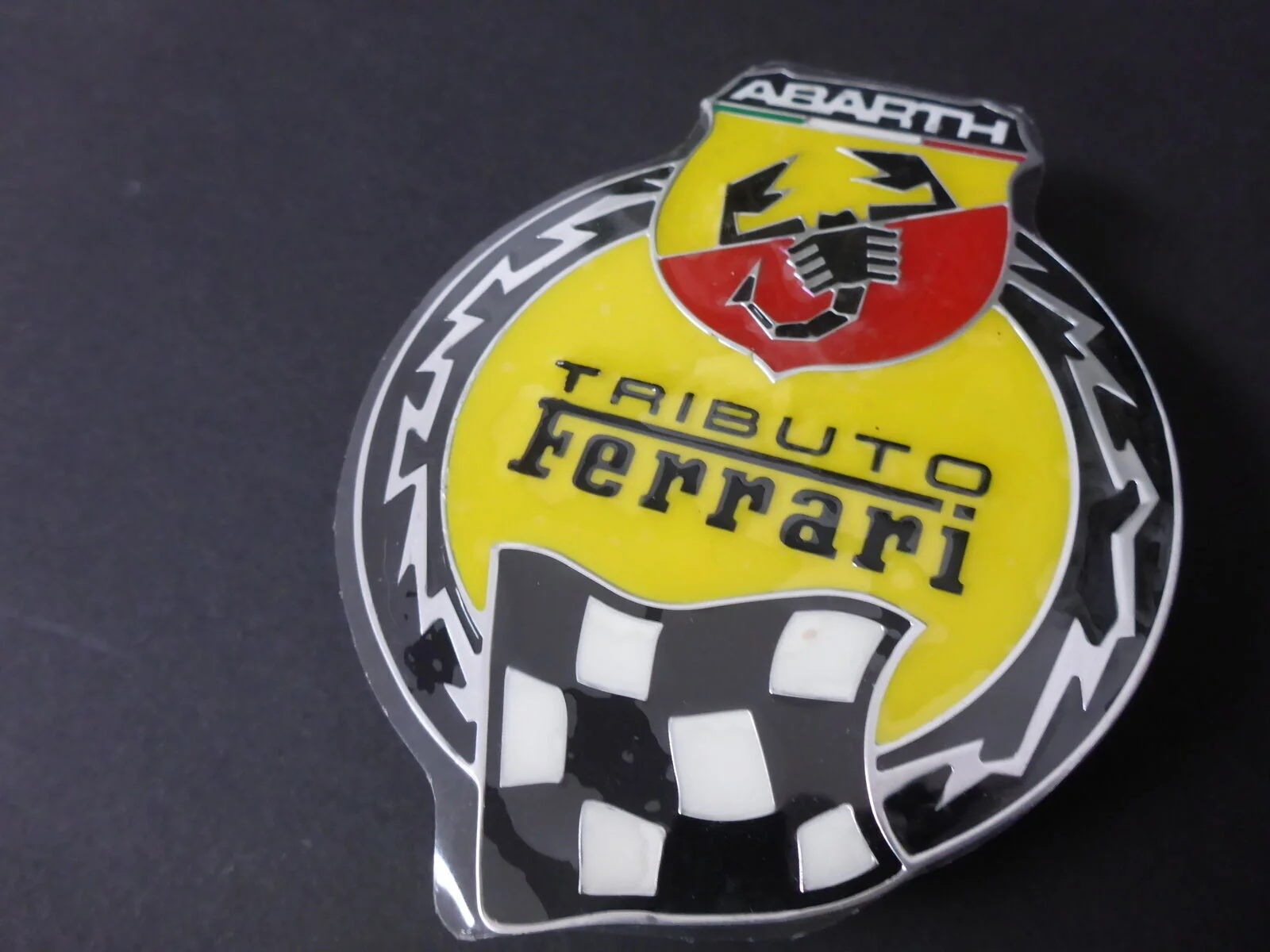 1x Abarth Tributo 595 ORIGINAL Emblem NEU Logo Schritzug 735524380 – Ansicht 4