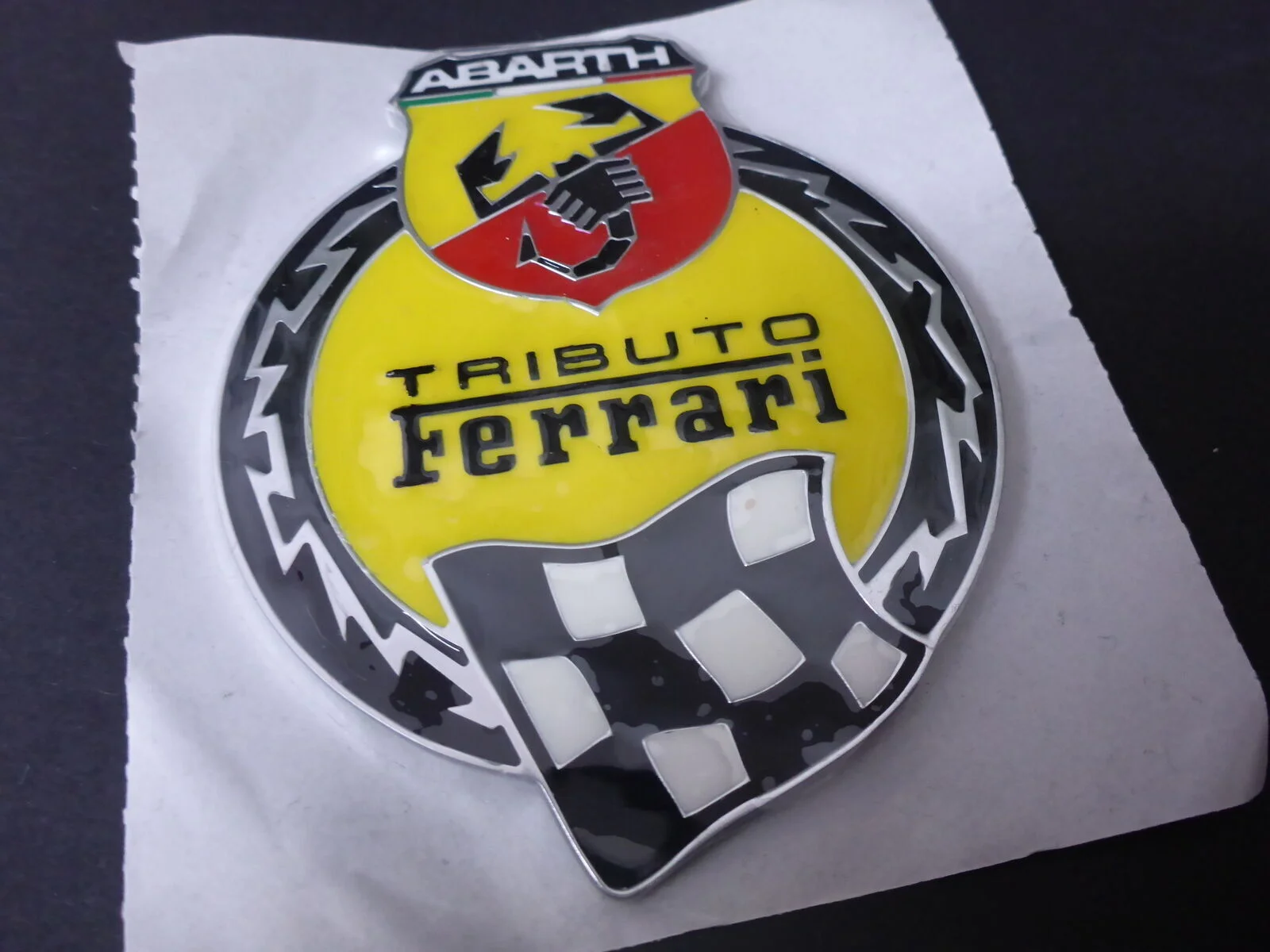 1x Abarth Tributo 595 ORIGINAL Emblem NEU Logo Schritzug 735524380 – Ansicht 5