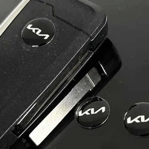 1x KIA Schlüssel 14mm NEW BLACK Aufkleber Schlüssellogo Emblem Schriftzug LOGO
